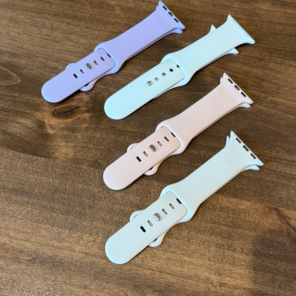 3 New and 1 Like New Apple Watch Bands